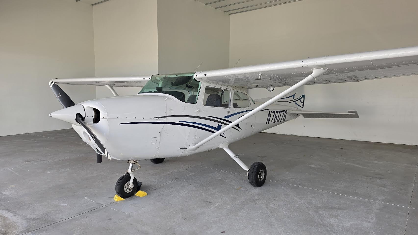 Cessna 172N N76076 on the ramp